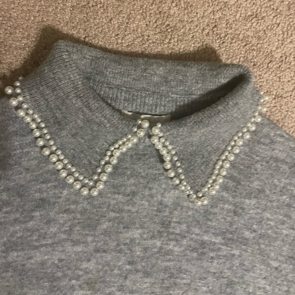 H&M Grey collared sweater with pearl design size Small - Picture 8 of 10